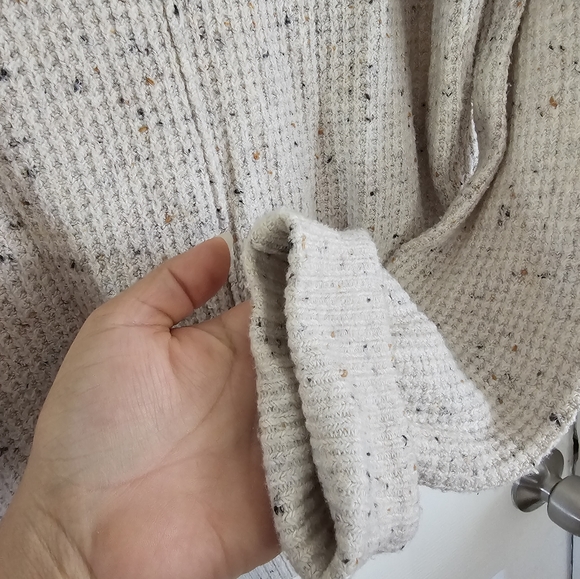 Soft knitted sweater - Picture 6 of 7